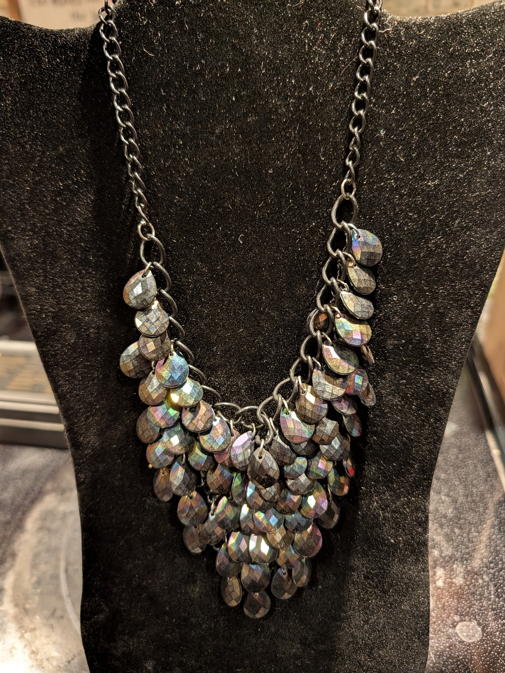 Iridescent Teardrop Cluster Necklace in Black